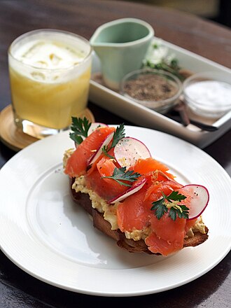 Fish, salmon, chinook, smoked, (lox), regular
