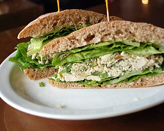 Chicken fillet sandwich, NS as to fried or grilled, from fast food