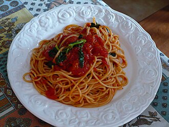 Pasta with tomato-based sauce, ready-to-heat