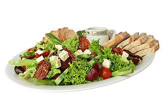 Lettuce, salad with cheese, tomato and/or carrots, with or without other vegetables, no dressing