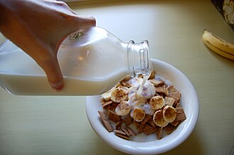 Milk, nonfat, fluid, with added vitamin A and vitamin D (fat free or skim)